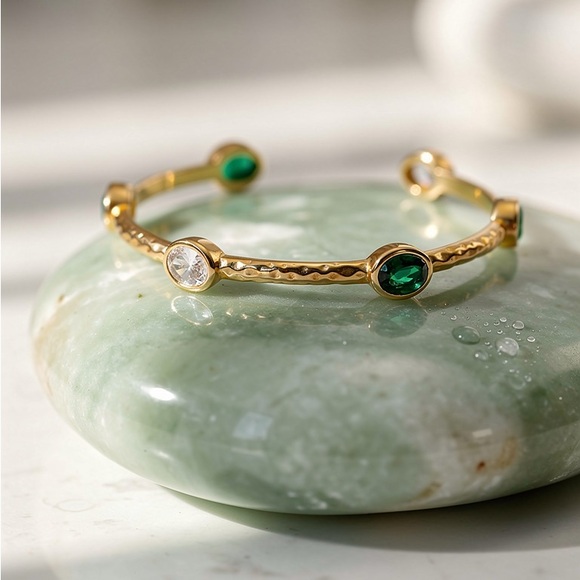 Elegant 18k gold plated Bracelet with Gemstones - Picture 7 of 9
